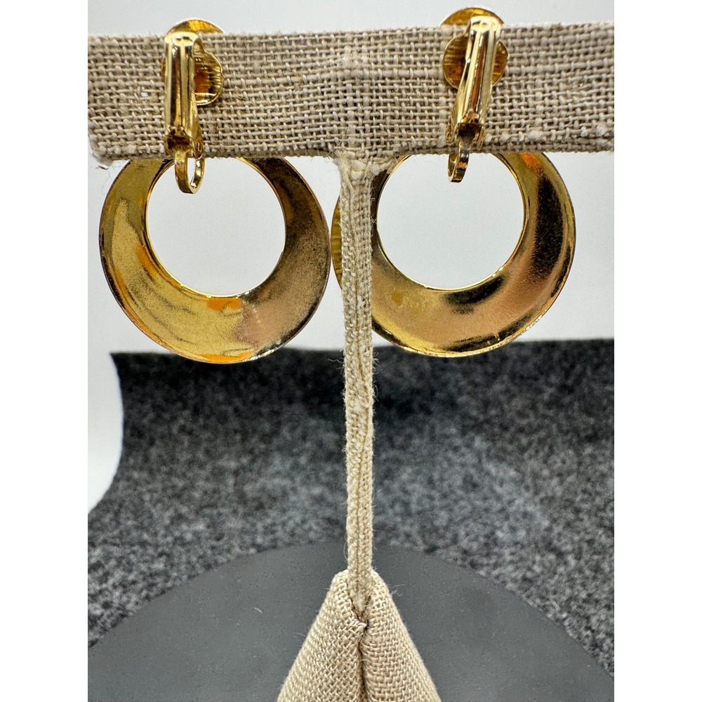 Vintage White & Gold Tone Jewelry Set Flower Brooch & Clip On Hoop Earrings MCM - Picture 5 of 6